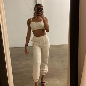 Meet your Posher, Alora